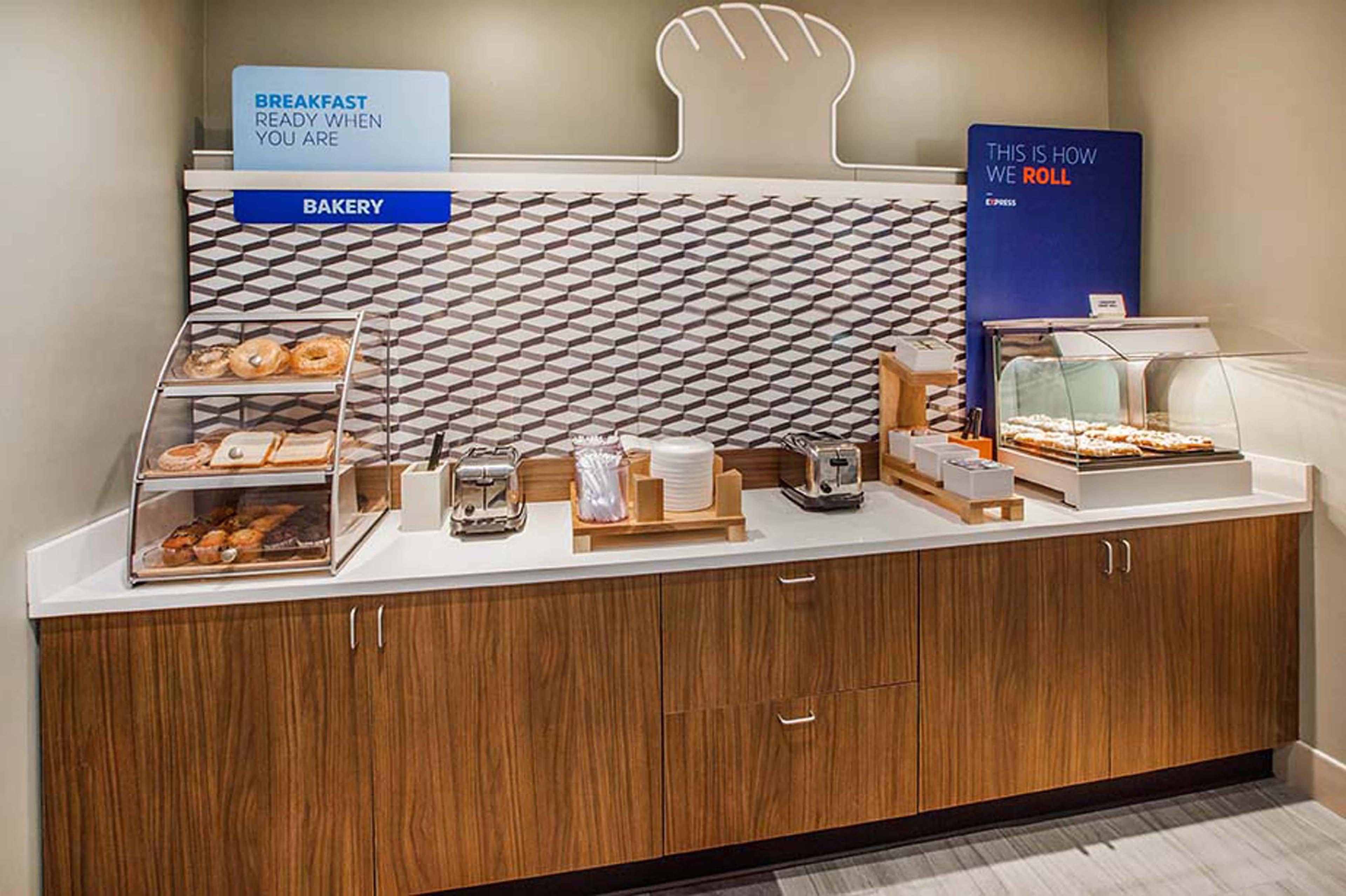 Holiday Inn Express & Suites Dallas North - Addison By Ihg Buitenkant foto