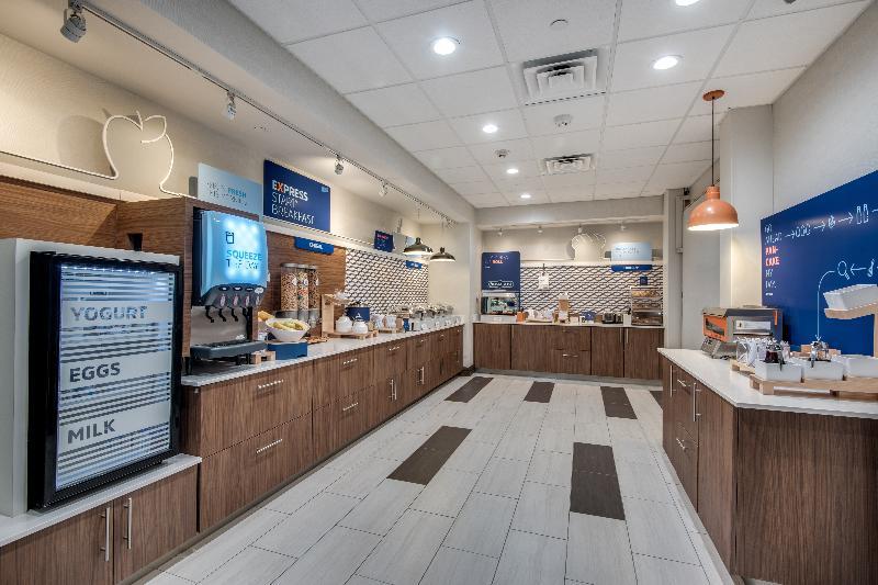 Holiday Inn Express & Suites Dallas North - Addison By Ihg Buitenkant foto
